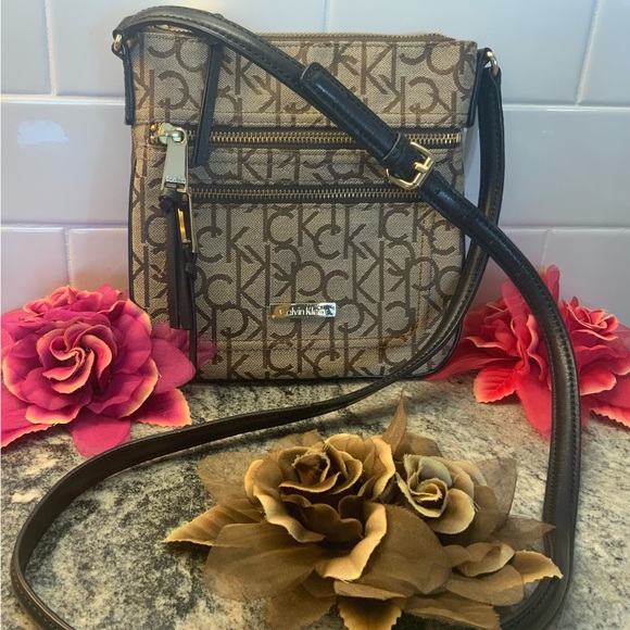 Calvin Klein Handbags - 👜Cute small crossbody purse by Calvin Klein.👜